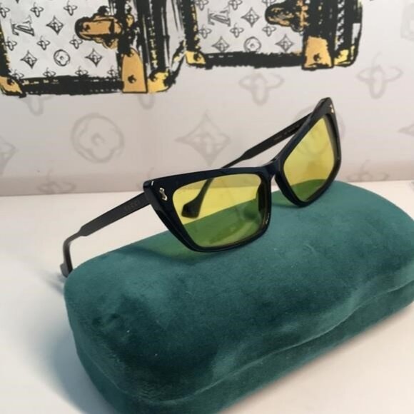 New Authentic Gucci GG626S 002 Sunglasses – Black Frame with Yellow Lenses ✨ - Picture 5 of 13